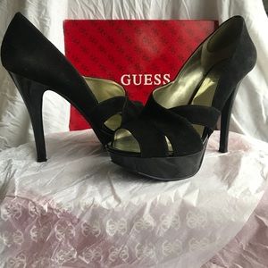 GUESS  GWATENSE  Platform Peep Toe Pump